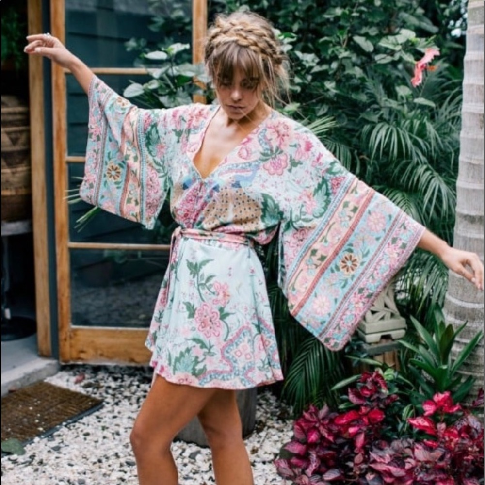 Spell & The Gypsy Kimono Lotus Romper ✨ - Picture 1 of 7